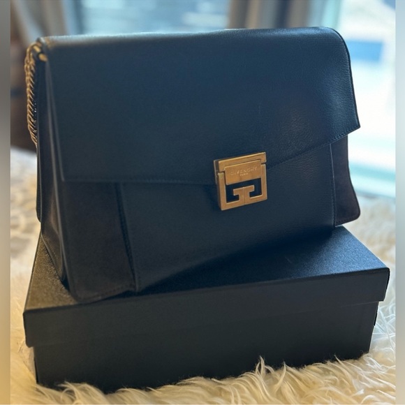 GIVENCHY GV3 Black Smooth Leather & Suede
Shoulder Bag - Picture 3 of 11